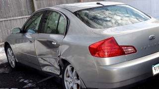 駐車中の車にバイクで追突。30~40m前方に吹っ飛ばされた結果…