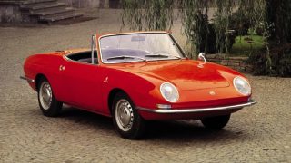 フィアット 850スパイダー (’65-’73):ベルトーネ・デザインのボディを持つオープンモデル
