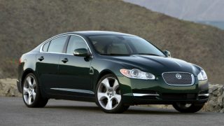 ジャガー XF (初代 ’07-’15):スポーティかつラグジュアリーなサルーンとして誕生