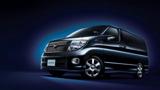 日産 エルグランド (E51):初売りで一気に商談。ネットの最高値引きと同じ金額に