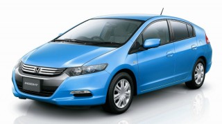 ホンダ インサイト (2代目 ZE2/3 ’09-’14):セダンに転向するも打倒プリウスは果たせず