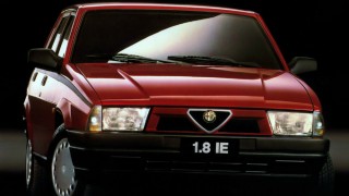 アルファロメオ 75 (’85-’92):ジュリエッタの後継モデルとして登場した小型FRセダン