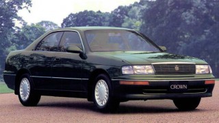 トヨタ クラウン (9代目 S14 ’91-’95):4ドアハードトップ専用車となり全車3ナンバーに