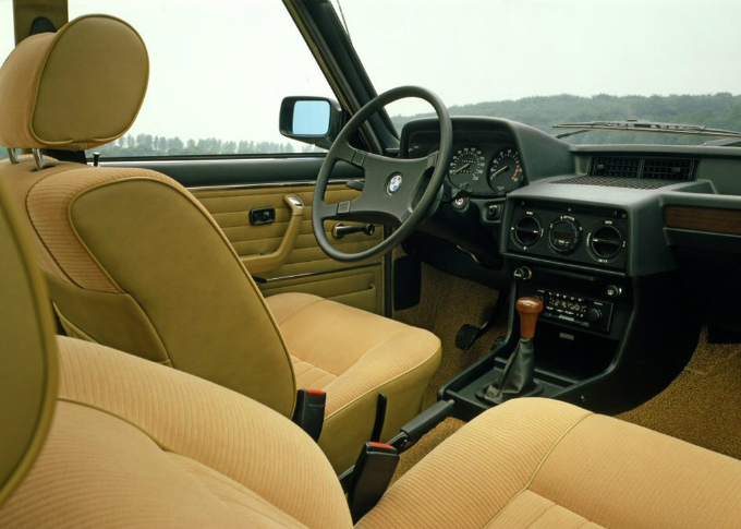 BMW 525 sedan 1976