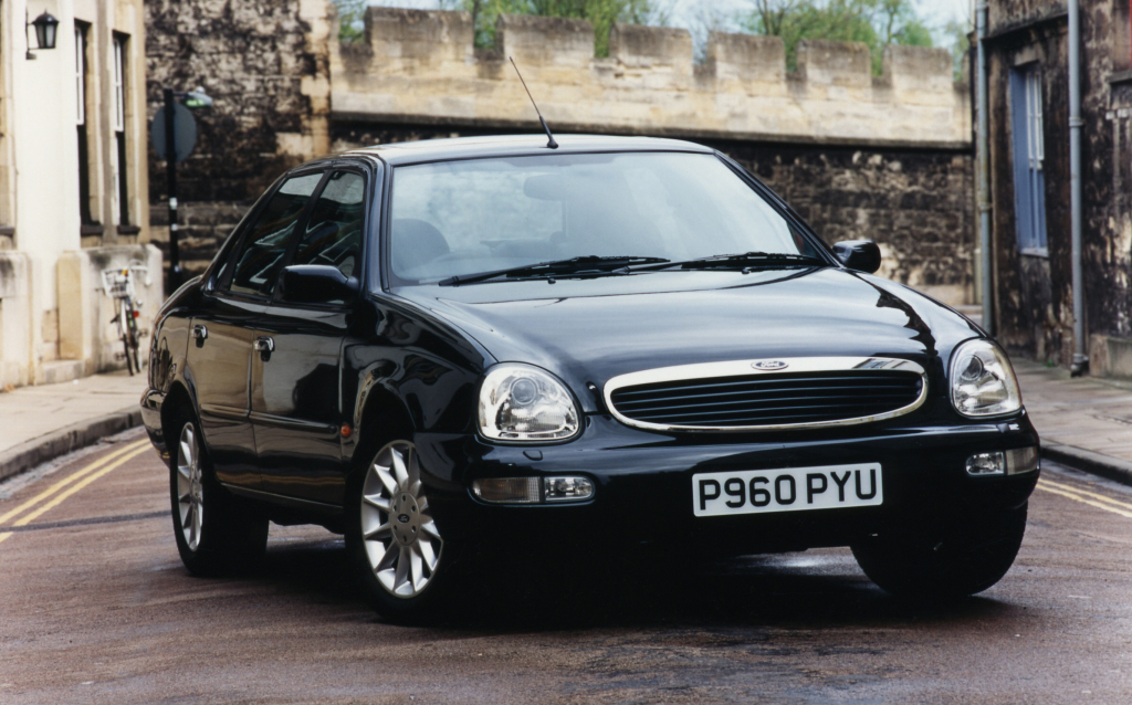 フォード スコーピオ (Mk2 1994-1998)：先代から基本メカニズムを踏襲しつつ内外装を一新