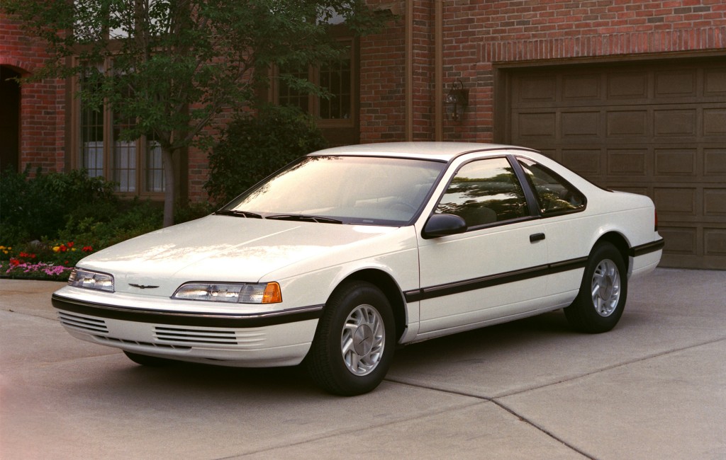 フォード サンダーバード 10代目 19 1997 歴代モデル初の4輪独立懸架サスペンションを採用 ビークルズ
