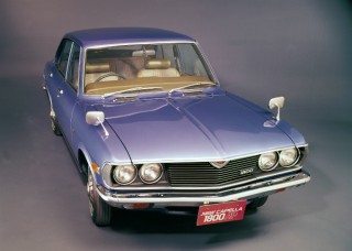 マツダ カペラ (3代目 1978-1985)：内外装を一新すると共にレシプロ車のみに [CB] | ビークルズ