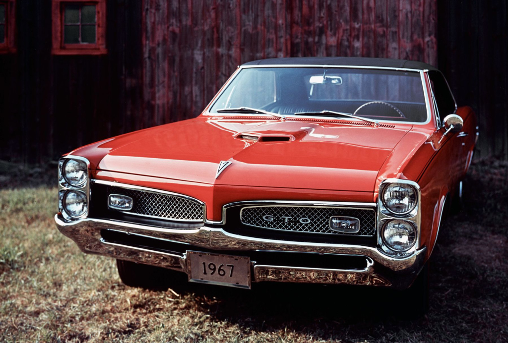 ポンティアック GTO (初代 1964-1968)：ハイパフォーマンスを誇るマッスルカーとして登場 | ビークルズ