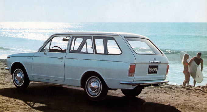 トヨタ カローラ (初代 1966-1970):余裕ある性能と豪華さを重視した設計でベストセラーに [E1♯] | ビークルズ