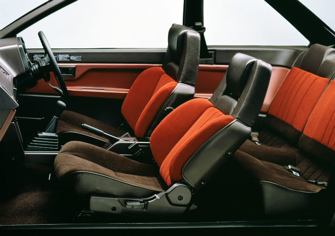 トヨタ カローラレビン/スプリンタートレノ (4代目 1983-1987):AE86はハチロクの愛称で大人気に [AE85/86] | ビークルズ