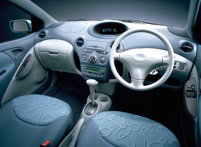 トヨタ ヴィッツ 初代 1999 05 コンパクトカーの概念を覆すスタイリングでブレイク Scp Ncp1 ビークルズ