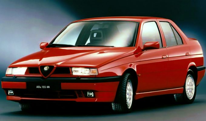 アルファロメオ 155 (1992-1997):75の後継モデルとして登場した小型FF/4WDセダン
