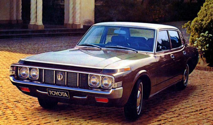トヨタ クラウン (4代目 S6/7 1971-1974):スピンドルシェイプのクジラ・クラウン